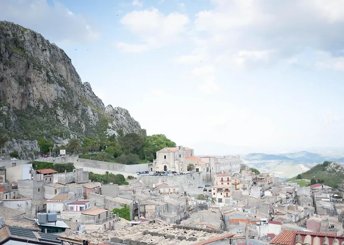 Ricriu, Nel Cuore Del Borgo